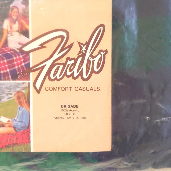 NWT. Vintage Faribo Green and Black Plaid Stadium Blanket with Fringes. - Picture 3 of 4